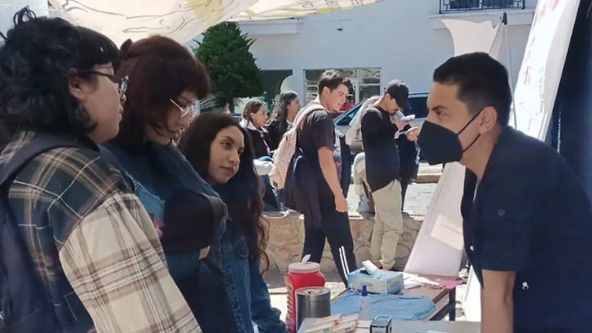 Atención a jóvenes en clínica universitaria